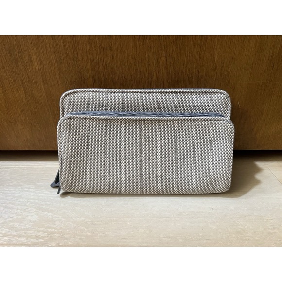 Thirty One Perfect Cents Gray White Zip Around Wallet Credit Card Phone Pouch - Picture 1 of 7